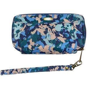 Travelon Blue Pattern Wristlet Wallet